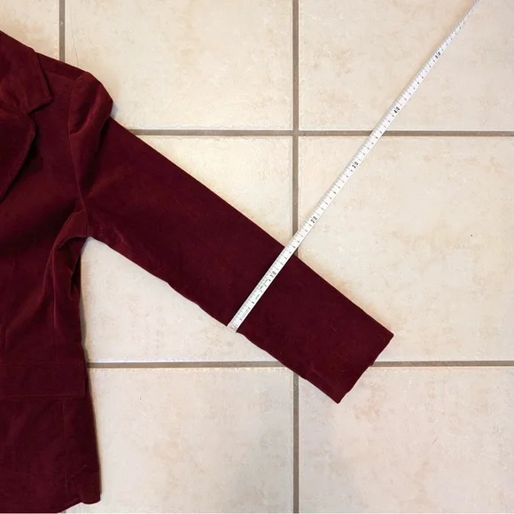 91% Cotton Vintage Cabi Red Embroidered Floral Velvet Whimsigoth 90s Blazer - Picture 15 of 16